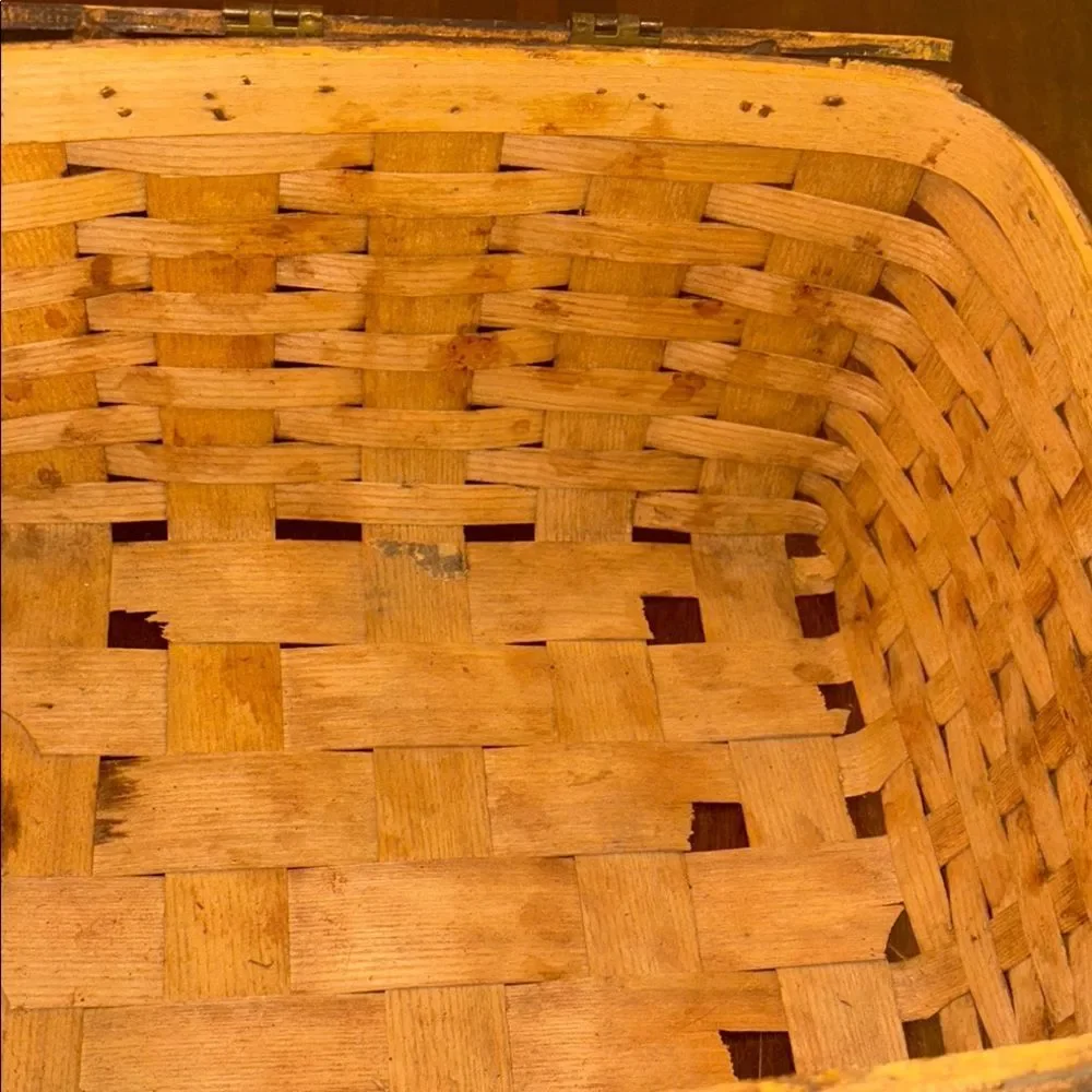 Vintage primitive Painted Woven Pie Picnic Basket with Lid